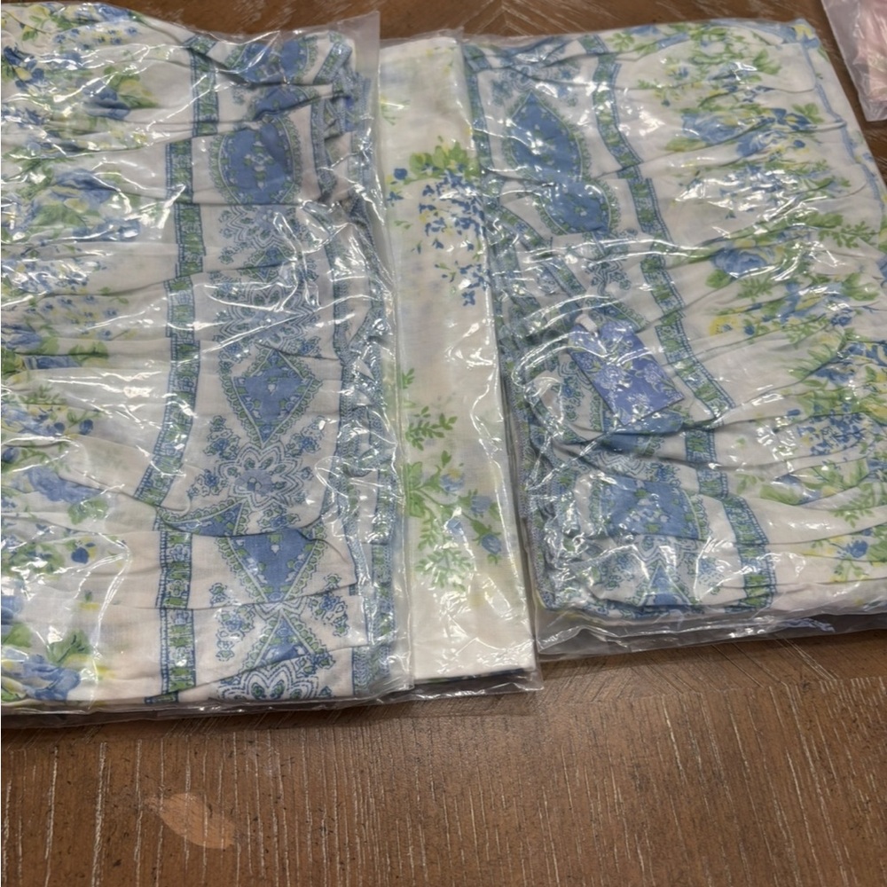 April Cornell NEW Two (2) Floral Blue and Green Ruffled Pillowcases - Picture 2 of 5